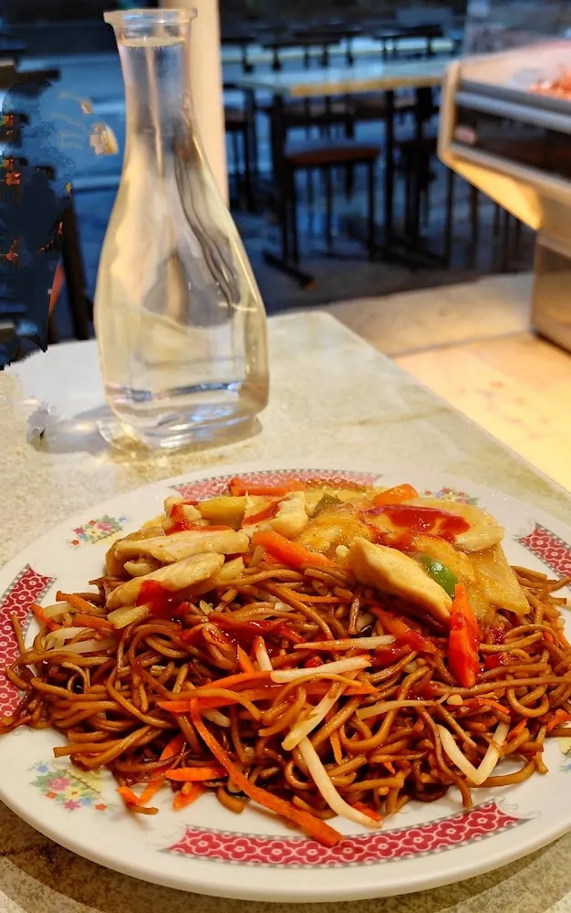 Nouilles Sautées Et Poulet